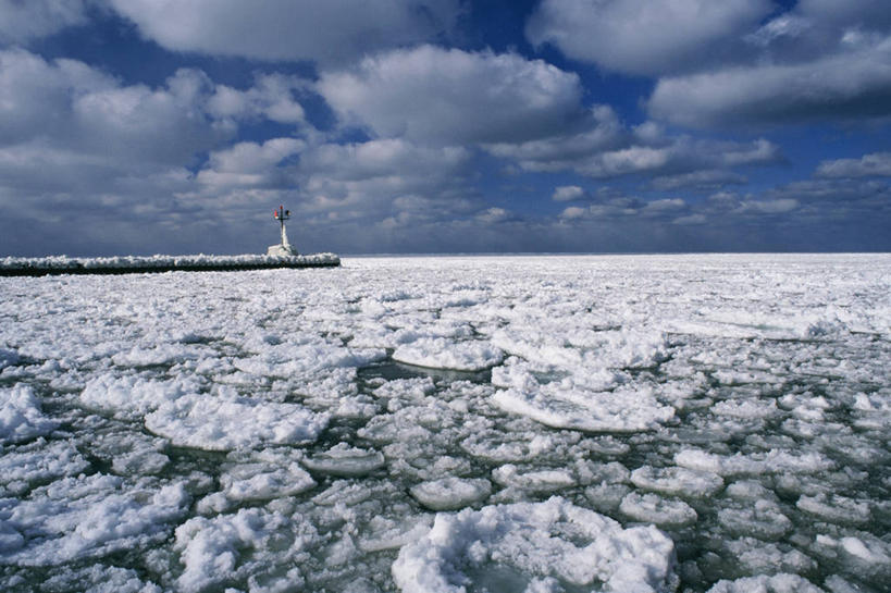 横图,室外,白天,湖,水,美国,冰,云,冬天,天气,霜,天空,浮冰,冷,力量,摄影,北美,北美洲,美洲,气象站,密歇根湖,北亚美利加洲,亚美利加洲,密歇根,密歇根州,貂熊州,狼獾之州,狼獾州,五大湖,危险,彩图,美利坚合众国