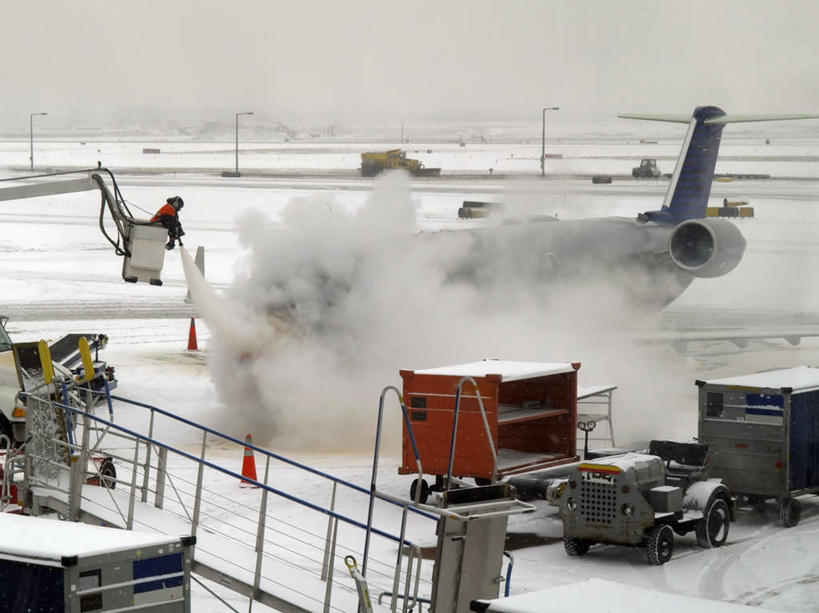 横图,室外,白天,雪,暴风雨,飞机,美国,喷,工作,云,冬天,交通,自然灾害,天气,航空,天空,交通工具,冷,工业,运输,摄影,品牌,北美,客机,北美洲,载具,美洲,伊利诺斯州,芝加哥市,北亚美利加洲,亚美利加洲,彩图,美利坚合众国,美国联合航空公司,商务机