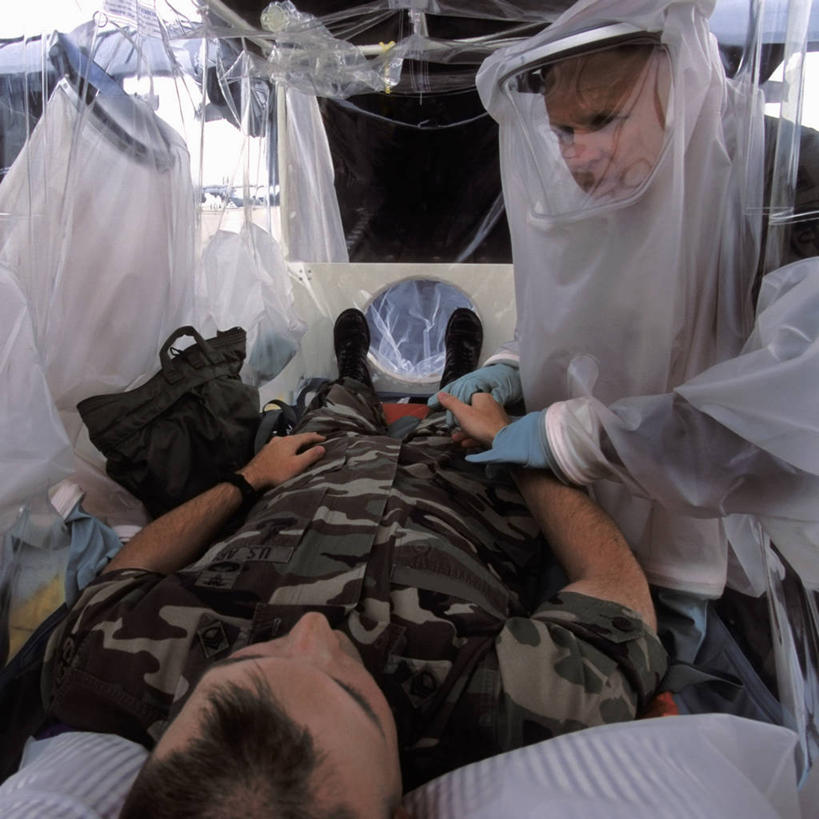 西方人,成年人,中年人,一个人,四个人,病人,方图,室外,白天,工作服,制服,安全,欧洲,美国,欧洲人,仅一个男性,仅一个人,仅一个中年男性,准备,研究,军事,防护,生病,摄影,保护,保险,防护服,军队,保全,周全,安稳,安定,西弗吉尼亚,工作制服,恐怖主义,军事演习,平安,男人,男性,中年男性,白种人,彩图,工作套服,美国军事