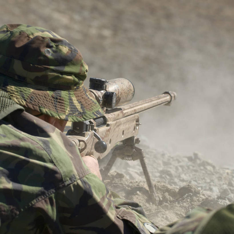 成年人,中年人,一个人,方图,室外,白天,团队,射击,帽子,美国,仅一个男性,仅一个人,仅一个中年男性,踢,学习,军事,枪支,陆地,泥土,看,战争,摄影,灰尘,准确,恐怖,海军,进攻,英国文化,来福枪,内华达州,狙击手,结束,军事演习,男人,男性,中年男性,彩图,特种部队