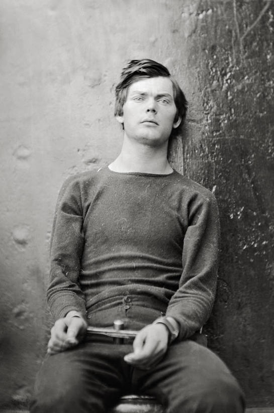 西方人,成年人,中年人,一个人,竖图,黑白,室外,欧洲,美国,欧洲人,仅一个男性,仅一个人,仅一个中年男性,历史,摄影,犯罪,肖像,国务卿,男人,男性,中年男性,白种人