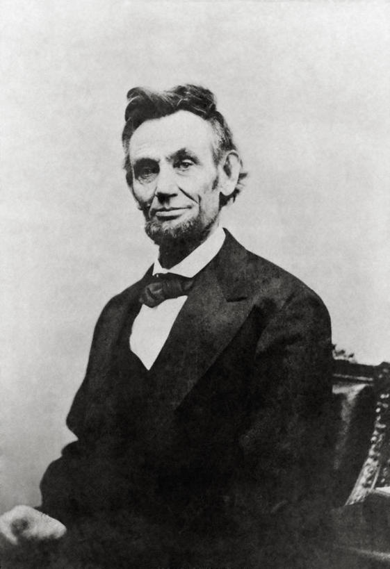 西方人,成年人,老年人,一个人,竖图,黑白,室内,白色背景,欧洲,欧洲人,仅一个男性,仅一个人,仅一个中年男性,历史,摄影,亚伯拉罕.林肯,总统,肖像,政府,美国文化,思想家,政治家,美国总统,历史人物,老年男性,男人,男性,中年男性,白种人,影棚拍摄