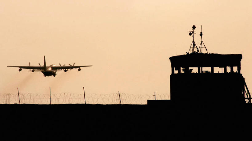 无人,横图,室外,白天,吉布提,起飞,军事,战争,运输,摄影,协助,逆光,军用机,螺旋桨飞机,C-130运输机,货机,彩图