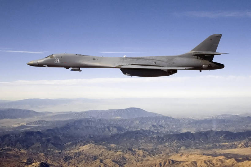 无人,横图,室外,白天,侧面,技术,沙漠,山,山脉,美国,军事,战争,摄影,空军,加利福尼亚,轰炸机,彩图,爱德华兹空军基地,美国空军,爆炸物