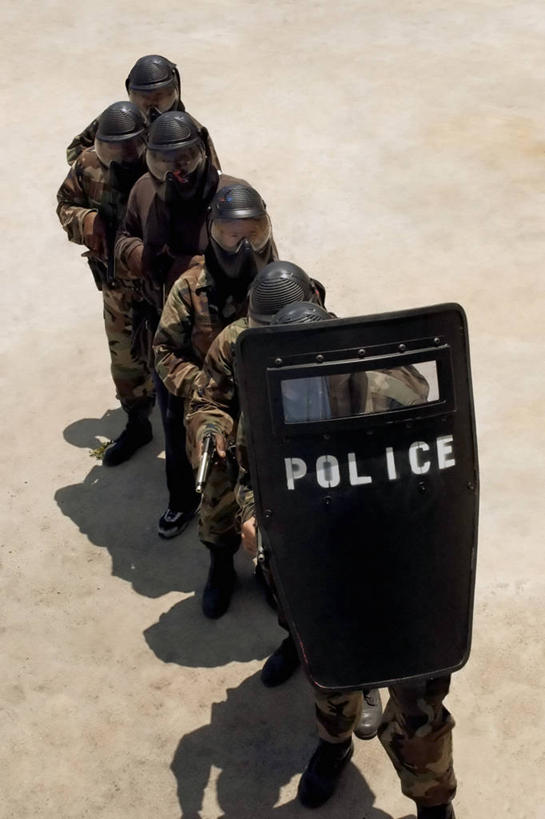 水手,竖图,室外,白天,美国,一排,整齐,军事,头盔,排列,摄影,盾,队列,加利福尼亚,圣地牙哥市,彩图,暴动,防暴盾牌