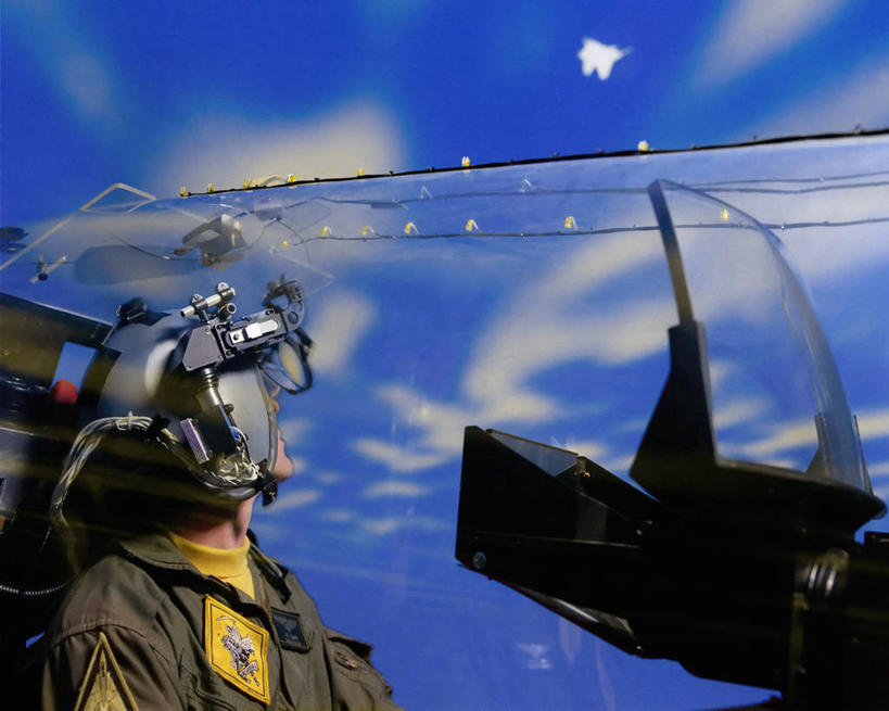 西方人,成年人,中年人,一个人,飞行员,工程师,横图,室内,技术,欧洲,美国,欧洲人,仅一个男性,仅一个人,仅一个中年男性,军事,头盔,战争,摄影,空军,座舱,维吉尼亚,美国宇航局,男人,男性,中年男性,白种人,彩图,飞行模拟器