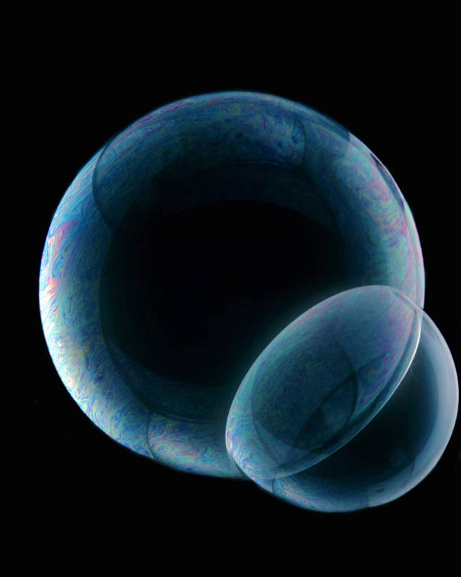 无人,竖图,室内,吊挂,悬挂,黑色背景,形状,透明,科学,肥皂泡,液体,洞,半空,联系,挂,盘旋,两个,泡泡,球体,摄影,铁环,锁链,链条,脆弱,束缚,限制,棱镜,约束,物理学,彩图,影棚拍摄,临时,暂且,暂时,表面张力