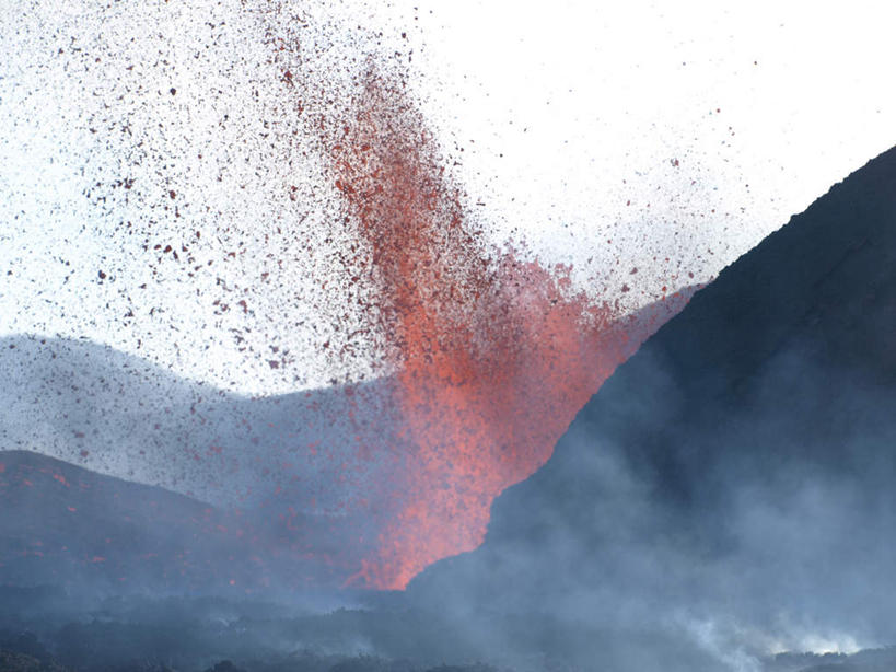 无人,横图,室外,白天,正面,旅游,度假,火山,美景,阴影,飞溅,溅,光线,液体,影子,景观,娱乐,蓝色,蓝天,天空,阳光,自然,天,享受,休闲,景色,熔岩,放松,喷洒,自然风光,活火山,死火山,休眠火山,彩图