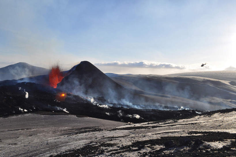 无人,横图,室外,白天,正面,旅游,度假,火山,美景,山,阴影,光线,影子,景观,山峰,山峦,娱乐,蓝色,蓝天,天空,阳光,自然,天,享受,休闲,景色,熔岩,放松,晴朗,自然风光,爆发,万里无云,活火山,死火山,休眠火山,晴空,晴空万里,彩图