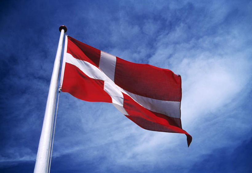 无人,横图,室外,白天,仰视,旅游,度假,美景,旗帜,国旗,丹麦,欧洲,一面,阴影,光线,影子,景观,云,云朵,云彩,娱乐,蓝色,白云,蓝天,天空,阳光,自然,天,享受,休闲,景色,放松,晴朗,自然风光,北欧,丹麦王国,旗,晴空,彩图,低角度拍摄