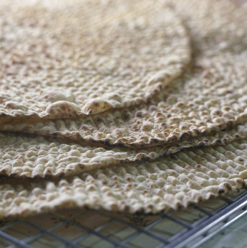 点心,面包,无人,竖图,俯视,室内,特写,白天,烘焙,金属制品,一堆,许多,阴影,堆叠,堆积,朦胧,模糊,光线,金属,影子,食品,面点,很多,架子,食物,糕点,阳光,堆,薄片,冷却,冷却架,彩图,高角度拍摄