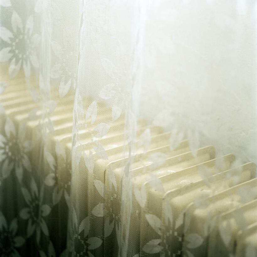 无人,方图,俯视,室内,白天,摆设,窗帘,一排,阴影,整齐,装饰,光线,影子,灯光,取暖器,设备,排列,一个,帘子,遮阳,高低,单个,华丽,修饰,凹凸,点缀,队列,装备,衬托,美观,雅致,雅观,设置,彩图,高角度拍摄,散热器