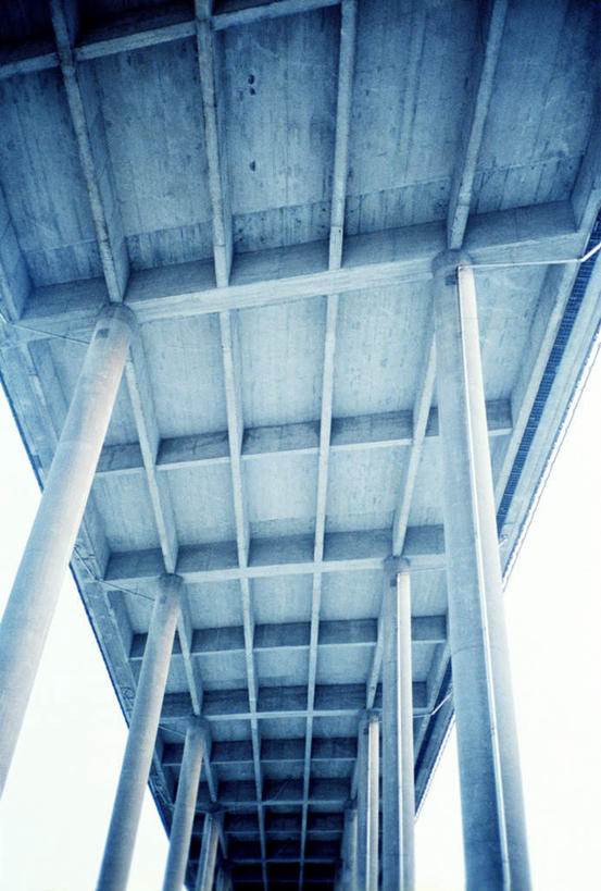 无人,竖图,室外,白天,仰视,度假,美景,城市风光,城市,道路,路,公路,瑞典,欧洲,阴影,光线,材料,影子,柱子,景观,高架,交通,娱乐,阳光,享受,休闲,景色,放松,斯堪的纳维亚,北欧,斯堪的纳维亚半岛,高架桥,高架道路,跨线桥,瑞典王国,质料,彩图,低角度拍摄