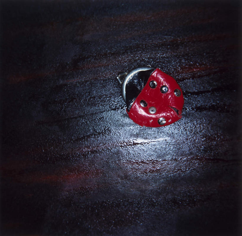 无人,横图,俯视,室内,特写,夜晚,瑞典,欧洲,阴影,光线,影子,灯光,一个,红色,皮夹子,钱包,零钱包,斯堪的纳维亚,皮夹,北欧,斯堪的纳维亚半岛,瑞典王国,彩图,高角度拍摄