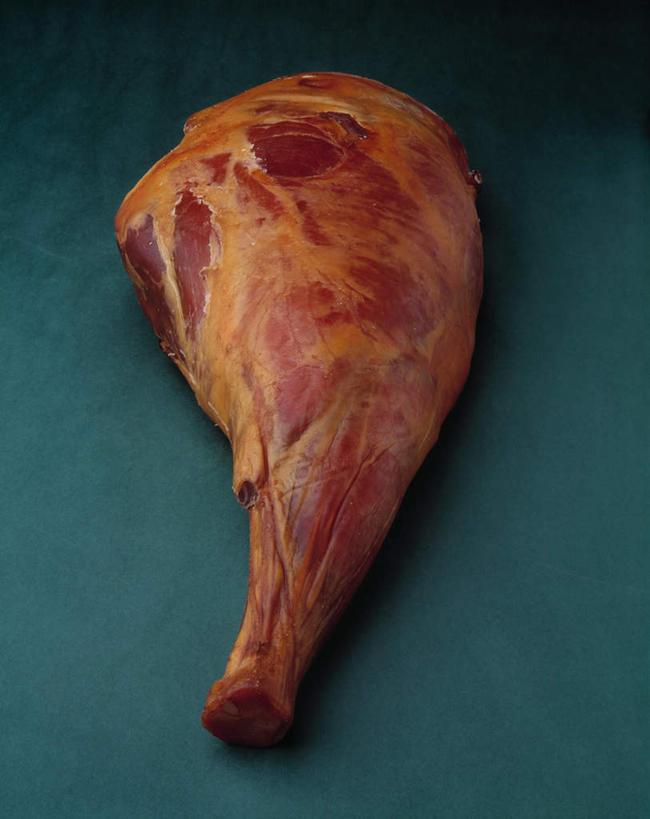 无人,竖图,俯视,室内,特写,白天,烹饪,西餐,蓝色背景,肉,料理,食品,羊肉,菜肴,美食,肉类,食物,一个,西式,摄影,佳肴,影棚,单个,放置,搁置,安排,肉食,羊腿,彩图,高角度拍摄,影棚拍摄,拍摄