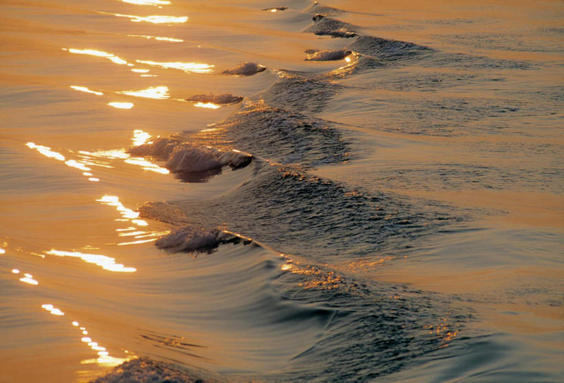 无人,横图,俯视,室外,白天,旅游,度假,海浪,海洋,美景,阴影,光线,影子,景观,浪花,娱乐,黄色,阳光,自然,海水,享受,休闲,景色,放松,汹涌,自然风光,海景,澎湃,磅礴,大海,风浪,海,海水的波动,近岸浪,涌浪,彩图,高角度拍摄