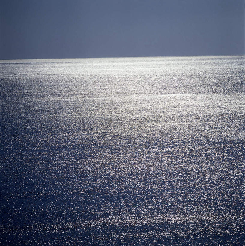 无人,竖图,俯视,航拍,室外,白天,旅游,度假,美景,阴影,波纹,光线,影子,景观,水平线,辽阔,海平线,娱乐,蓝色,蓝天,水纹,天空,阳光,自然,波浪,天,享受,休闲,广阔,宽广,景色,放松,一望无际,鸟瞰,宽阔,自然风光,广大,无边无际,一马平川,彩图,高角度拍摄,水天相接,水天一线