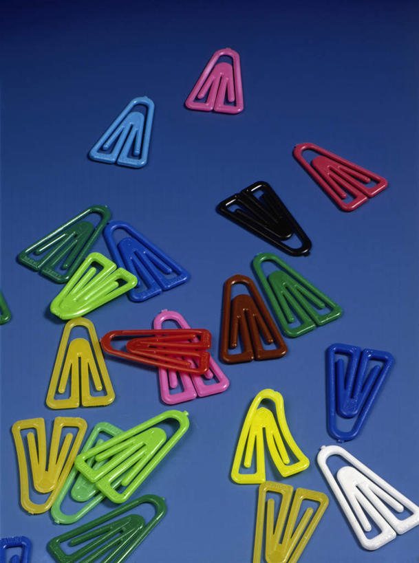 无人,竖图,俯视,彩色,室内,白天,金属制品,一堆,阴影,堆叠,堆积,丰富,光线,金属,影子,灯光,办公用品,回形针,丰盛,学习用品,堆,五颜六色,文具用品,色彩斑斓,挑选,选择,五彩缤纷,曲别针,五彩斑斓,丰硕,丰厚,富厚,厚实,五光十色,彩图,高角度拍摄