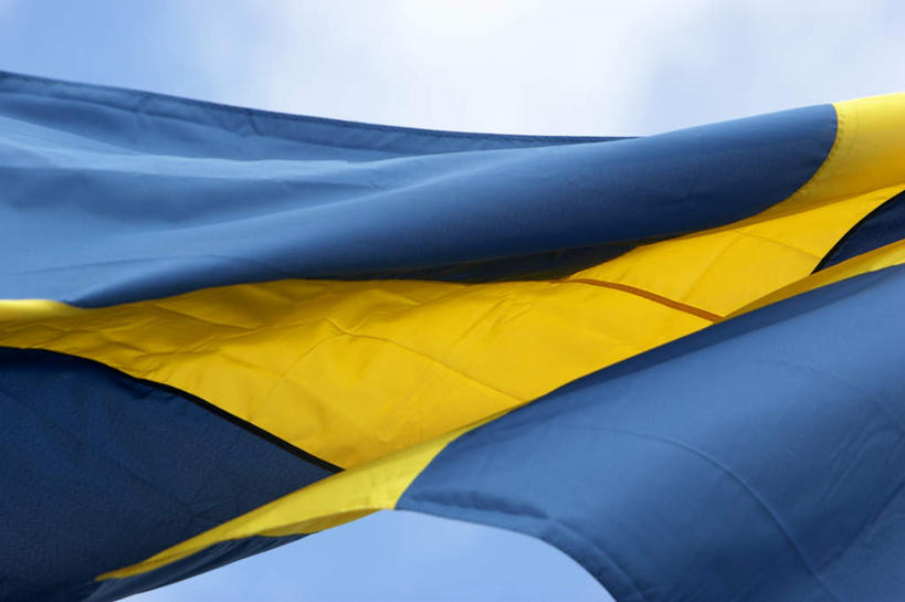 无人,横图,室外,白天,仰视,旅游,度假,美景,旗帜,国旗,瑞典,欧洲,一面,景观,云,云朵,云彩,娱乐,飞舞,蓝色,白云,蓝天,天空,自然,天,享受,休闲,景色,放松,晴朗,斯堪的纳维亚,飘动,自然风光,北欧,斯堪的纳维亚半岛,瑞典王国,旗,晴空,彩图,低角度拍摄