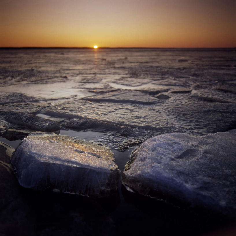 无人,竖图,室外,白天,正面,旅游,度假,海浪,海洋,美景,日落,沙滩,阴影,光线,沙子,影子,海岸,景观,浪花,水平线,晚霞,霞光,落日,辽阔,海平线,沙地,娱乐,黄色,天空,阳光,自然,海水,黄昏,天,享受,休闲,广阔,橙色,景色,彩霞,放松,一望无际,汹涌,自然风光,海景,无边无际,一马平川,澎湃,夕照,磅礴,大海,风浪,海,海水的波动,海滩,近岸浪,涌浪,夕阳,彩图,水天相接,水天一线,斜阳