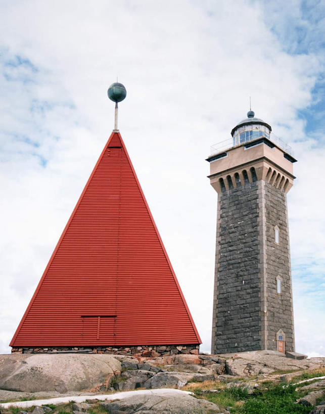 无人,家,竖图,室外,白天,仰视,旅游,度假,石头,美景,标志建筑,地标,建筑,瑞典,欧洲,一堆,阴影,堆叠,堆积,光线,石子,影子,房屋,墙,屋子,景观,云,云朵,建筑群,云彩,娱乐,建设,楼房,墙壁,墙面,住宅,蓝色,白云,蓝天,天空,阳光,自然,天,享受,休闲,景色,放松,晴朗,堆,斯堪的纳维亚,自然风光,北欧,斯堪的纳维亚半岛,首府,哥德堡,瑞典王国,西约塔兰省,石块,晴空,彩图,低角度拍摄,房子