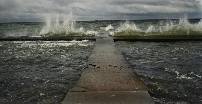 无人,码头,横图,室外,白天,正面,旅游,度假,海浪,海洋,美景,港口,瑞典,欧洲,阴影,飞溅,溅,光线,液体,影子,景观,浪花,娱乐,阳光,自然,海水,享受,休闲,景色,放松,汹涌,斯堪的纳维亚,喷洒,自然风光,北欧,斯堪的纳维亚半岛,海景,瑞典王国,澎湃,磅礴,大海,风浪,海,海水的波动,近岸浪,涌浪,彩图,摆渡口,埠头,渡口,渡头,港湾,海港,货运码头,口岸,商港
