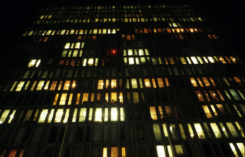 无人,高楼大厦,横图,室外,夜晚,仰视,度假,办公楼,美景,窗户,城市风光,城市,大厦,建筑,摩天大楼,写字楼,一排,阴影,整齐,并列,并排,高耸,光线,影子,景观,灯光,娱乐,玻璃窗,排列,楼宇,享受,休闲,商务楼,景色,放松,队列,平行,挺拔,彩图,低角度拍摄,大楼,高层建筑,高楼,摩天楼