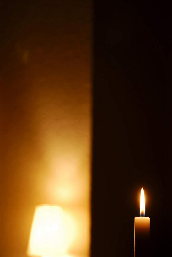 无人,竖图,俯视,室内,白天,热情,静物,火,阴影,形状,平静,光线,火焰,影子,灯光,燃烧,安静,宁静,昏暗,静谧,沉静,形态,外形,恬静,安祥,僻静,清静,太平,灰暗,晦暗,彩图,高角度拍摄