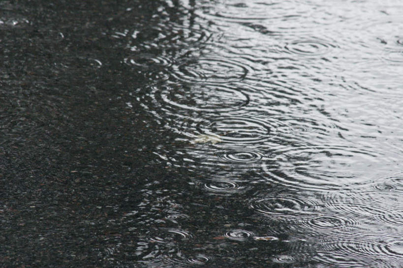 无人,横图,俯视,室外,白天,河流,美景,水,雨,暴雨,大雨,波纹,平静,河水,景观,水流,涟漪,水纹,自然,波浪,景色,安静,宁静,细雨,静谧,自然风光,水晕,沉静,恬静,安祥,僻静,清静,太平,小雨,彩图,高角度拍摄