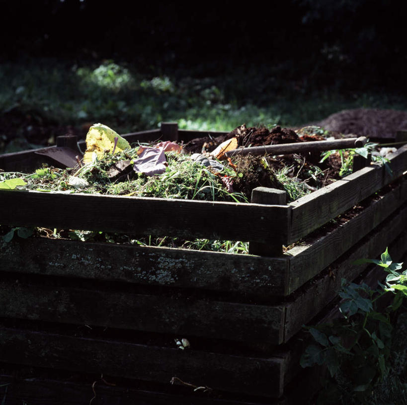 无人,横图,俯视,室外,白天,旅游,度假,草地,草坪,美景,植物,金属制品,欧洲,冰岛,一堆,堆叠,堆积,金属,木制,景观,娱乐,草,一个,绿色,自然,木制品,容器,享受,休闲,景色,放松,单个,储藏,堆,储存,自然风光,北欧,冰岛共和国,牛粪,彩图,高角度拍摄,贮存