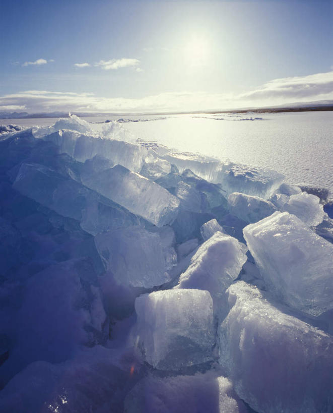 无人,竖图,俯视,室外,白天,旅游,度假,冰山,河流,美景,山,水,欧洲,冰岛,阴影,光线,影子,冰,河水,景观,山峰,水流,云,云朵,山峦,云彩,娱乐,冰川,蓝色,白云,蓝天,天空,阳光,自然,天,享受,休闲,景色,放松,寒冷,晴朗,宁静,冰冷,自然风光,北欧,冰河,冰岛共和国,严寒,冰凉,酷寒,凛冽,凛凛,极冷,瓦特纳冰原,炫光,晴空,彩图,高角度拍摄
