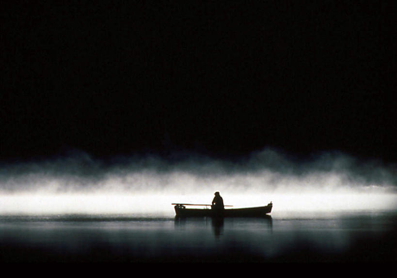 西方人,一个人,坐,横图,室外,白天,垂钓,旅游,度假,湖,湖泊,美景,水,船,钓鱼竿,瑞典,欧洲,欧洲人,仅一个男性,仅一个人,握,黑色背景,湖面,景观,水流,水面,木船,拿,拿着,娱乐,仅一个年轻男性,背面,自然,交通工具,湖水,享受,休闲,景色,放松,渔具,舟,斯堪的纳维亚,自然风光,载具,北欧,斯堪的纳维亚半岛,瑞典王国,男人,男性,年轻男性,白种人,钓竿,鱼竿,坐着,彩图,全身,钓鱼,垂纶