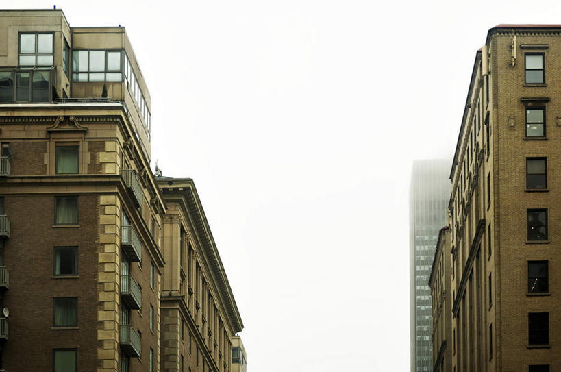 无人,家,横图,室外,白天,仰视,度假,美景,窗户,城市风光,城市,加拿大,一排,阴影,整齐,光线,影子,房屋,屋子,景观,娱乐,楼房,玻璃窗,住宅,排列,蓝色,蓝天,天空,阳光,天,享受,休闲,景色,放松,晴朗,北美,北美洲,队列,美洲,万里无云,北亚美利加洲,亚美利加洲,魁北克省,蒙特利尔,蒙特利尔市,蒙特娄,圣人之城,晴空,晴空万里,彩图,低角度拍摄,房子