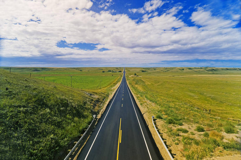 无人,横图,俯视,室外,白天,草地,草原,美景,植物,道路,路,公路,加拿大,阴影,光线,影子,景观,旷野,云,云朵,分界线,停车线,交通,云彩,草,蓝色,绿色,白云,蓝天,天空,阳光,自然,天,广阔,宽广,景色,生长,晴朗,成长,车行道,车行道分界线,北美,北美洲,宽阔,自然风光,原野,标线,美洲,车行线,北亚美利加洲,亚美利加洲,广大,晴空,马路,彩图,高角度拍摄