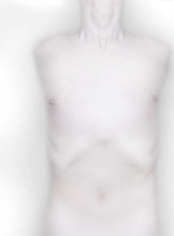 西方人,一个人,站,竖图,室内,白天,白色背景,正面,欧洲,欧洲人,仅一个男性,仅一个人,阴影,光线,影子,灯光,仅一个年轻男性,白色,站着,疼痛,躯干,摄影,影棚,赤裸,悲伤,痛苦,苍白,疾苦,苦楚,男人,男性,年轻男性,白种人,站立,半身,彩图,影棚拍摄,拍摄