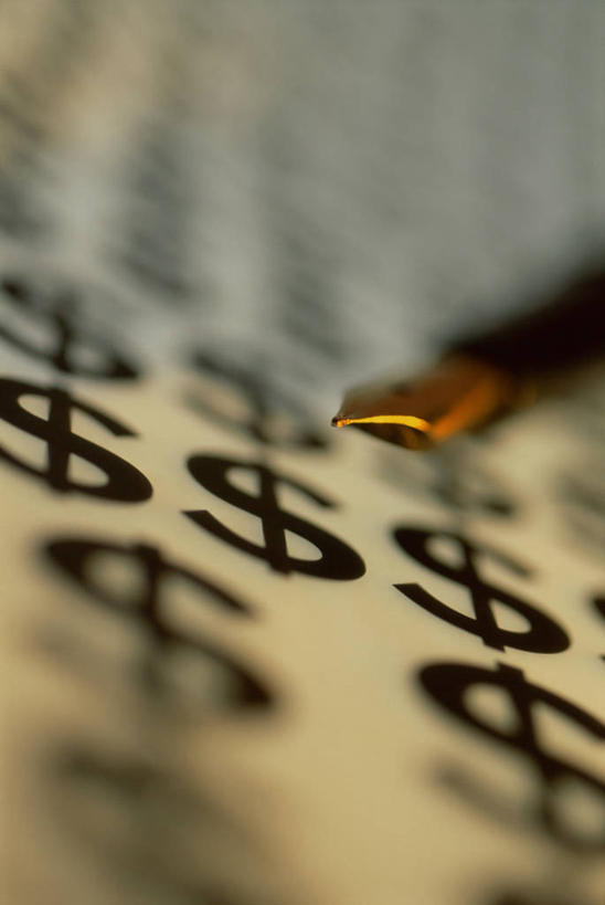 无人,竖图,俯视,室内,特写,白天,阴影,朦胧,模糊,光线,笔,标志,符号,文字,影子,字符,字母,办公用品,钢笔,标识,文具,阳光,学习用品,文具用品,金钱,彩图,高角度拍摄