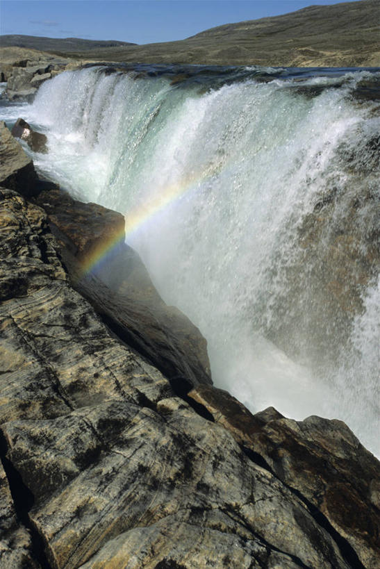 无人,竖图,俯视,彩色,室外,白天,旅游,度假,彩虹,石头,美景,瀑布,山,山脉,水,加拿大,阴影,飞溅,溅,光线,石子,液体,影子,景观,山峰,水滴,山峦,娱乐,水珠,蓝色,蓝天,天空,阳光,自然,群山,天,享受,休闲,陡峭,景色,放松,五颜六色,腐蚀,侵蚀,色彩斑斓,北美,北美洲,喷洒,自然风光,美洲,五彩缤纷,北亚美利加洲,亚美利加洲,五彩斑斓,一道,笔陡,峻峭,五光十色,跌水,石块,岩石,虹,虹桥,七彩虹,天虹,彩图,高角度拍摄