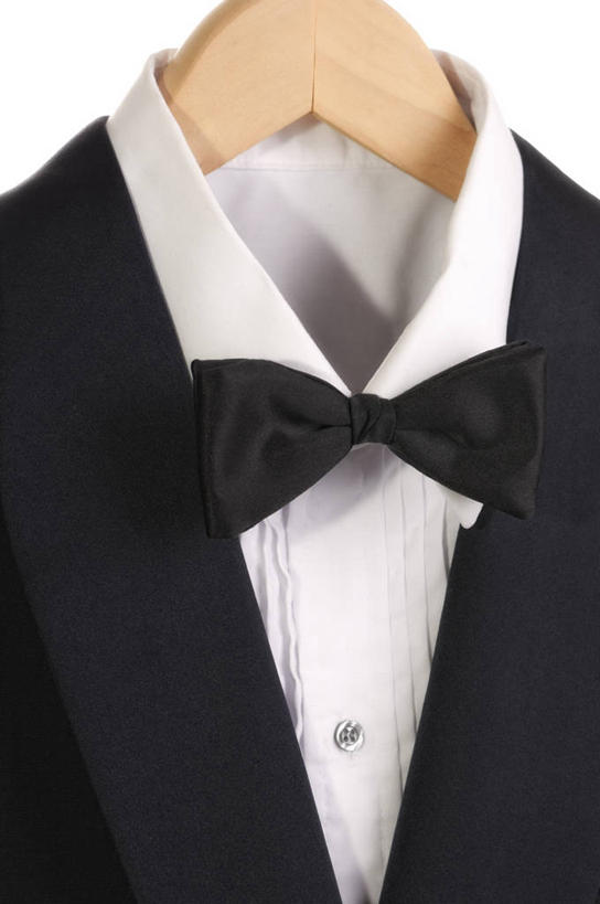 无人,竖图,室内,特写,白天,白色背景,正面,衬衫,西装,静物,吊挂,悬挂,阴影,套装,正装,光线,木制,领结,影子,灯光,挂,职业装,夹子,木制品,摄影,影棚,衣夹,彩图,影棚拍摄,衬衣,拍摄