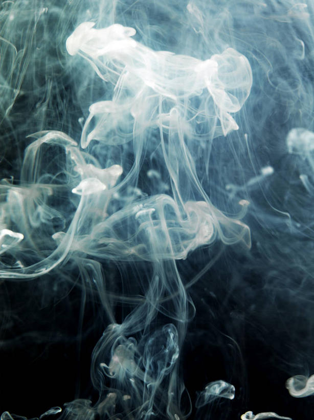 无人,竖图,室内,特写,夜晚,正面,阴影,黑色背景,围绕,光线,影子,墙,烟雾,灯光,墙壁,墙面,烟,摄影,影棚,缭绕,旋绕,萦绕,升腾,回绕,彩图,影棚拍摄,拍摄