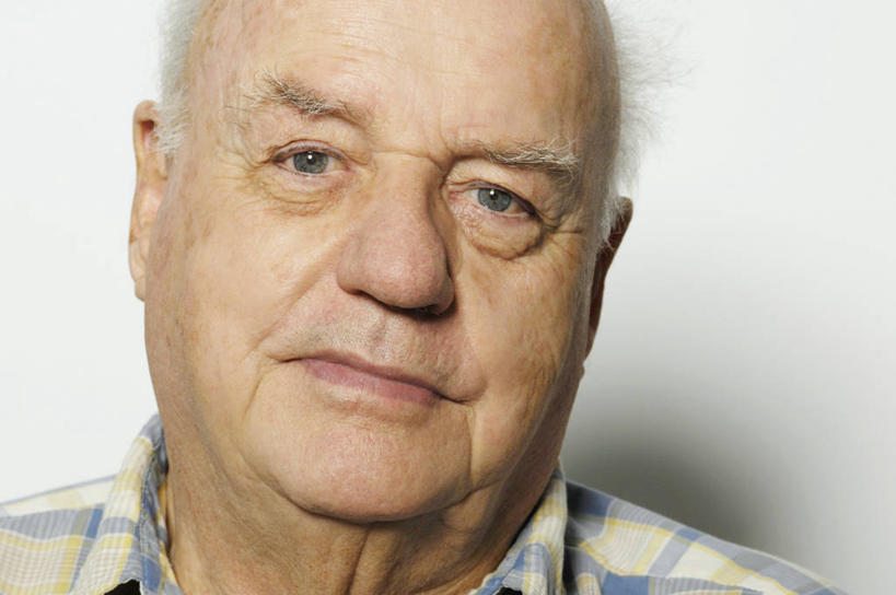 西方人,脸,头,眼睛,脸颊,眉毛,睫毛,一个人,笑,微笑,横图,室内,特写,白天,白色背景,正面,欧洲,欧洲人,瞳孔,仅一个男性,仅一个人,阴影,光线,影子,灯光,仅一个老年男性,眼部,摄影,影棚,苍老,衰老,朽迈,老年男性,男人,男性,白种人,头部,睫,脸部,脸蛋,眉,面部,眼,眼睫毛,眼眉,半身,彩图,影棚拍摄,拍摄,眼眉毛