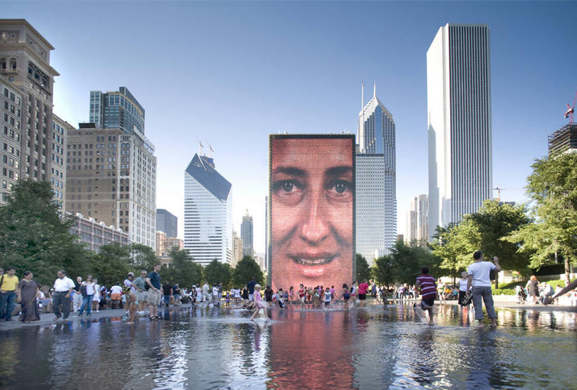 西方人,公园,高楼大厦,走,横图,室外,白天,正面,度假,美景,植物,城市风光,标志建筑,城市,大厦,地标,建筑,摩天大楼,喷泉,欧洲,美国,欧洲人,行人,阴影,光线,影子,景观,建筑群,许多人,注视,文化,娱乐,建设,路人,树,树木,蓝色,绿色,蓝天,天空,阳光,天,观察,看,品味,一群人,享受,休闲,旅游胜地,景色,放松,生长,晴朗,成长,观看,察看,北美,北美洲,关注,美洲,水景,伊利诺斯州,芝加哥,万里无云,世界屠猪城,巨肩之城,劳动之城,伊利诺伊,伊利诺伊州,伊利诺州,千禧公园,千年公园,千禧年公园,芝加哥市,芝城,林肯之地,北亚美利加洲,亚美利加洲,美观,云门,白种人,设计,晴空,晴空万里,步行,散步,走路,彩图,全身,大楼,高层建筑,高楼,摩天楼