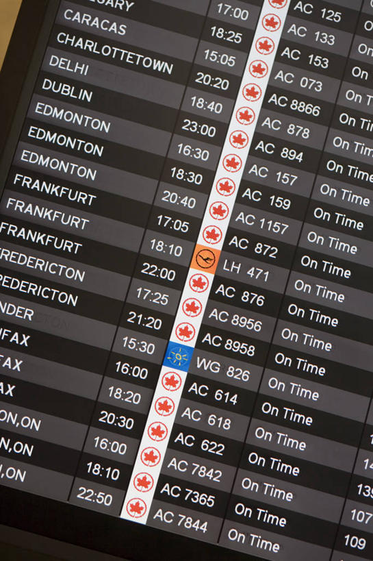 无人,高楼大厦,机场,竖图,室内,特写,白天,仰视,度假,显示器,美景,城市风光,城市,大厦,飞机场,建筑,摩天大楼,指示牌,标志,屏幕,文字,线条,字符,字母,景观,娱乐,标识,显示屏,建设,红色,蓝色,享受,休闲,景色,放松,候车厅,候车室,输出设备,航空站,空港,彩图,低角度拍摄,大楼,高层建筑,高楼,摩天楼