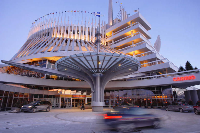 无人,高楼大厦,横图,室外,白天,仰视,度假,美景,城市风光,城市,大厦,道路,路,摩天大楼,公路,汽车,加拿大,阴影,朦胧,模糊,光线,影子,景观,灯光,交通,娱乐,车,蓝色,蓝天,天空,交通工具,轿车,天,享受,休闲,景色,放松,晴朗,北美,北美洲,载具,美洲,万里无云,北亚美利加洲,亚美利加洲,魁北克省,蒙特利尔,蒙特利尔市,蒙特娄,圣人之城,晴空,晴空万里,马路,彩图,低角度拍摄,大楼,高层建筑,高楼,摩天楼,古壁省,魁省