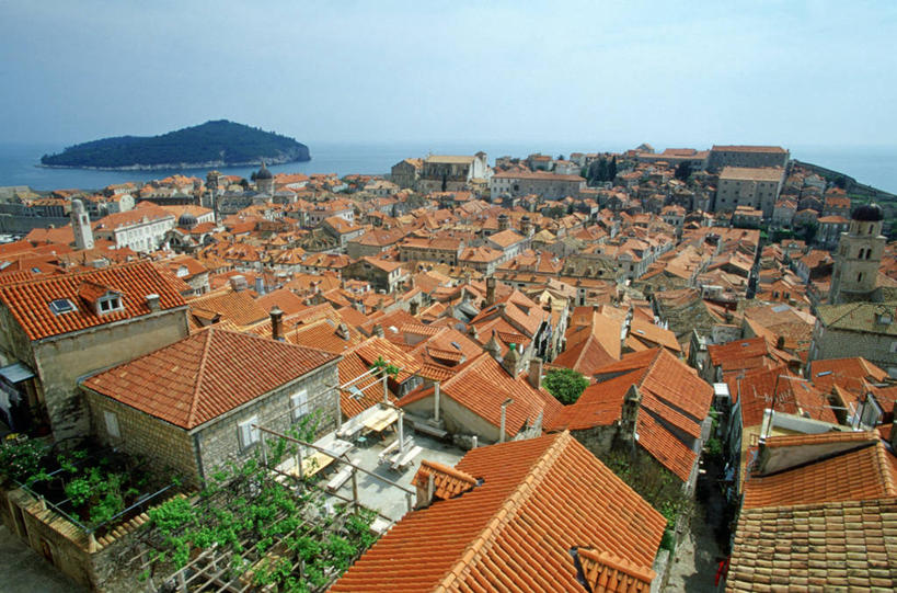 无人,家,横图,俯视,室外,白天,岛屿,植物,雾,建筑,欧洲,克罗地亚,阴影,朦胧,模糊,光线,瓦片,影子,房屋,屋子,岛,水平线,辽阔,海平线,拥挤,瓦,楼房,住宅,树,树木,绿色,阳光,自然,广阔,建造,生长,成长,一望无际,迷雾,屋瓦,首府,杜布罗夫尼克,克罗地亚共和国,拉古萨,无边无际,一马平川,达尔马提亚,达尔马提亚群岛,列岛,群岛,诸岛,大雾,彩图,高角度拍摄,房子,杜布罗夫尼克.内雷特瓦县,水天相接,水天一线