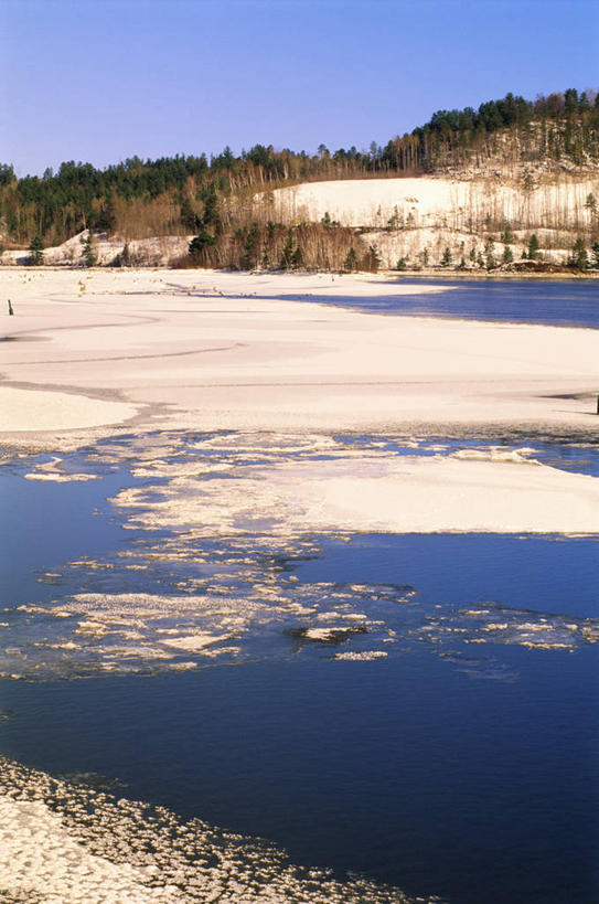 无人,竖图,室外,白天,正面,海浪,海洋,石头,美景,日落,沙滩,山,山脉,树林,植物,加拿大,阴影,波纹,光线,沙子,石子,影子,海岸,景观,浪花,山峰,晚霞,霞光,落日,沙地,山峦,树,树木,蓝色,绿色,蓝天,水纹,天空,阳光,自然,海水,黄昏,波浪,群山,天,景色,彩霞,生长,成长,北美,北美洲,自然风光,美洲,海景,北亚美利加洲,亚美利加洲,安大略省,安省,魁北克省,夕照,大海,风浪,海,海水的波动,海滩,近岸浪,石块,岩石,涌浪,夕阳,彩图,古壁省,魁省,渥太华河,斜阳