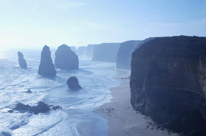 无人,公园,横图,俯视,室外,白天,海浪,海洋,石头,美景,沙滩,澳大利亚,阴影,堆积,光线,沙子,石子,影子,海岸,景观,浪花,水平线,悬崖,云,云朵,辽阔,海平线,沙地,云彩,蓝色,白云,蓝天,天空,阳光,自然,海水,天,陡峭,广阔,景色,晴朗,一望无际,风化,国家公园,岩层,自然风光,大洋洲,澳洲,海景,地貌,南方大陆,澳大利亚联邦,绝壁,坎贝尔港国家公园,维多利亚,维多利亚州,笔陡,峻峭,无边无际,一马平川,大海,风浪,海,海水的波动,海滩,近岸浪,石块,岩石,涌浪,晴空,彩图,高角度拍摄,水天相接,水天一线