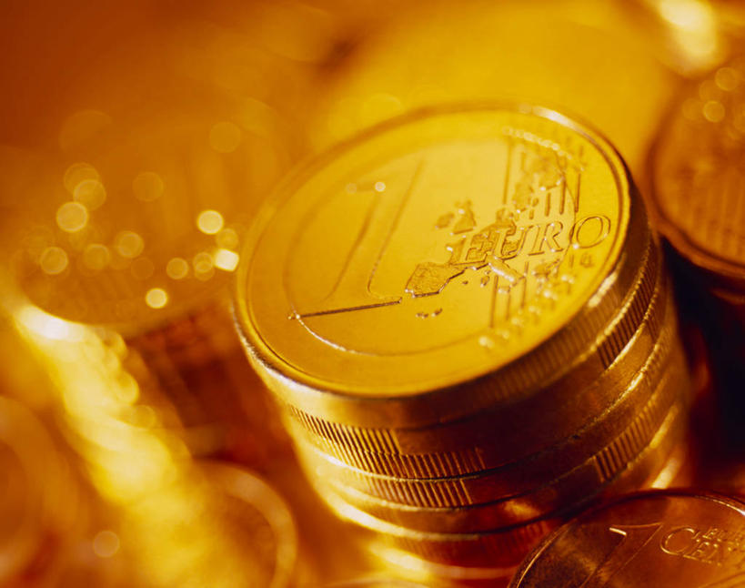 无人,横图,俯视,室内,特写,白天,商务,钱,静物,一排,许多,阴影,朦胧,模糊,整齐,反射,英文,标志,钱币,文字,影子,字符,字母,很多,标识,排列,财富,金融,经济,堆,英文字母,富有,队列,流通,贸易,财产,富裕,货币,现金,硬币,彩图,高角度拍摄