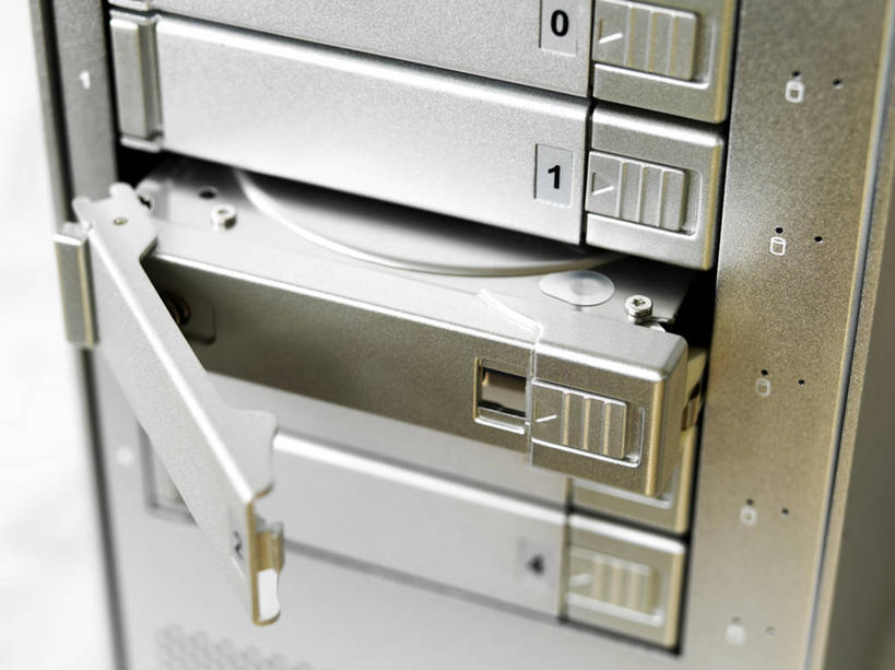 无人,横图,俯视,室内,特写,白天,数据,金属制品,一排,阴影,整齐,并列,并排,反射,信息,金属,材料,光盘,影子,光碟,存储介质,排列,碟片,驱动器,硬盘,存储,CD光盘,队列,平行,CD唱片,CD光碟,质料,彩图,高角度拍摄