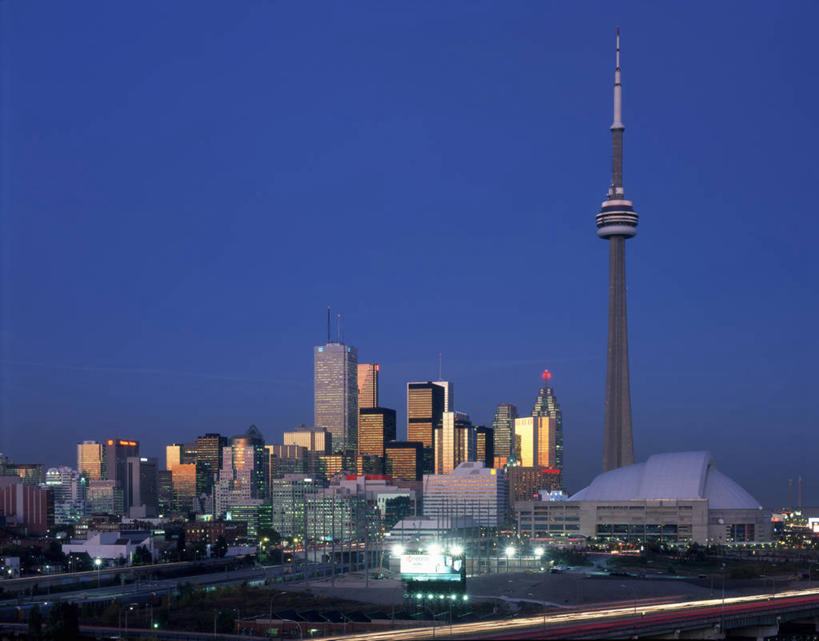 无人,高楼大厦,横图,室外,白天,正面,度假,美景,城市风光,标志建筑,城市,大厦,地标,建筑,摩天大楼,加拿大,阴影,繁华,光线,影子,景观,灯光,娱乐,建设,蓝色,蓝天,天空,天,享受,休闲,景色,放松,晴朗,北美,北美洲,富贵,美洲,电视塔,多伦多,万里无云,省会,北亚美利加洲,亚美利加洲,繁荣,荣华,加拿大多伦多电视塔,加拿大国家电视塔,CN电视塔,安大略省,安省,北方好莱坞,多伦多市,西恩塔,晴空,晴空万里,彩图,大楼,高层建筑,高楼,摩天楼