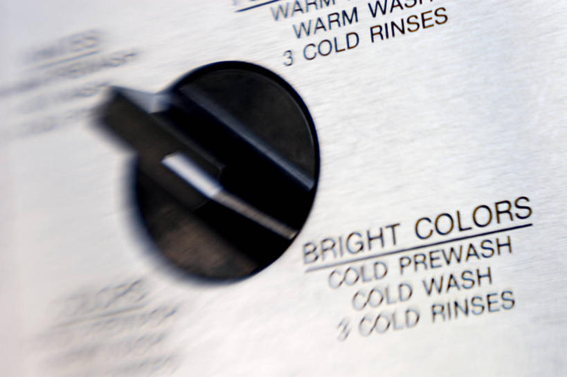 无人,横图,室内,白天,仰视,机器,阴影,光线,标志,文字,影子,字符,字母,标识,一个,白色,黑色,阳光,机械,旋钮,彩图,低角度拍摄